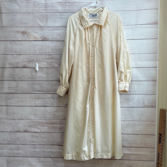 MARGUERITE RUBEL Jackets & Blazers - VINTAGE MARGUERITE RUBEL LIGHTWEIGHT NYLON COAT IN PALE‎ YELLOW